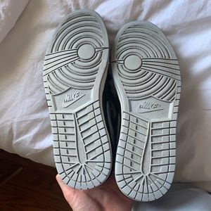 Jordan 1 low black wolf grey